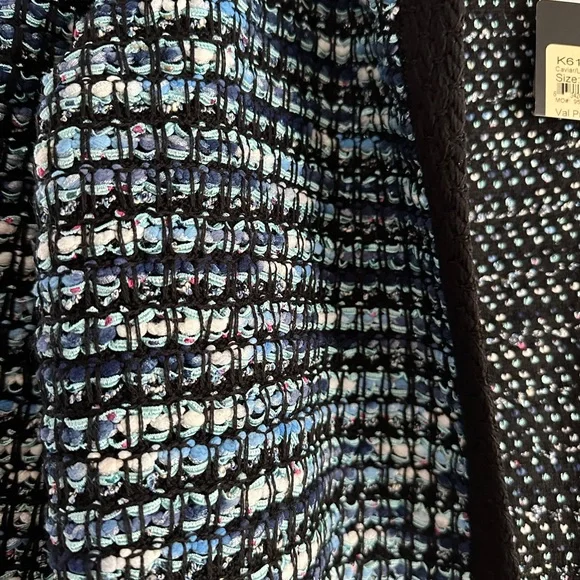NWT - St. John’s size 12 Sweater perfect for corporate chic.